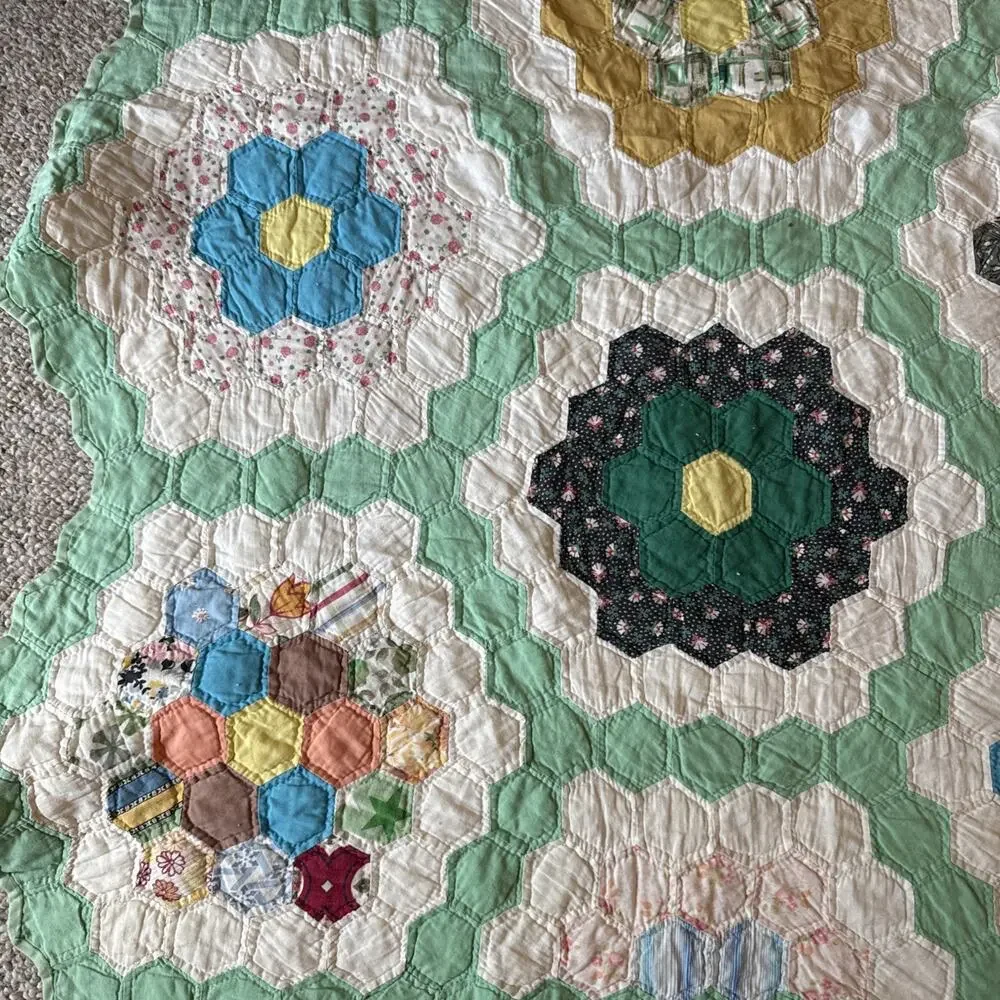 Vintage Beautiful Grandma's Flower Garden Quilt Feed Sack Fabrics 95 By 77”